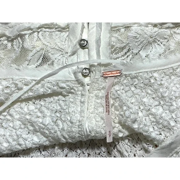 Free People Besties Top women Small Cream Lace Boho Back Button Cap Sleeve - Picture 12 of 14